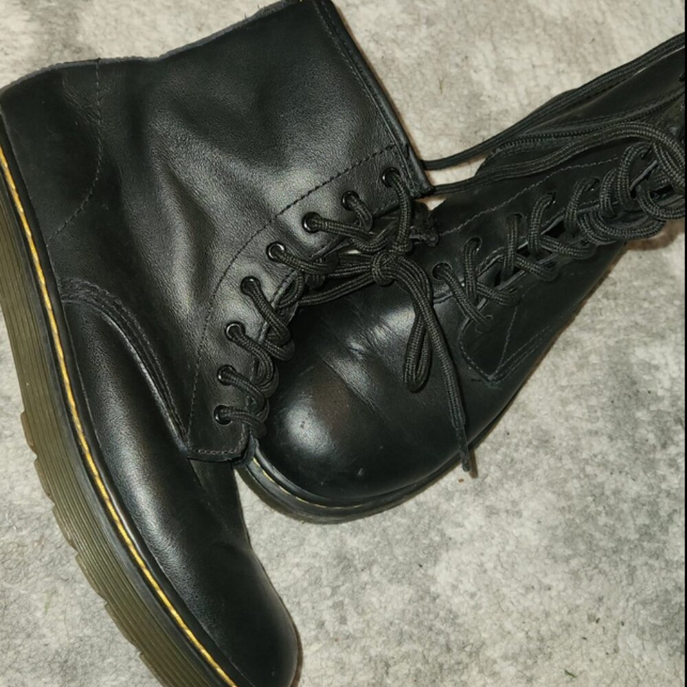 Doc Dr martens ladies 6 mens 5  black boots